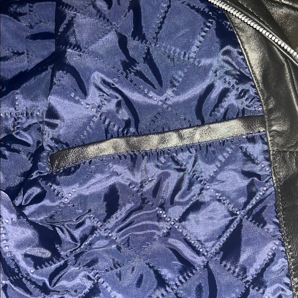 Men's Quilted Black Leather Bomber Jacket - Picture 7 of 13
